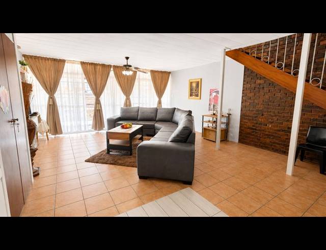 3 BEDROOM TOWNHOUSE FOR SALE IN SINOVILLE